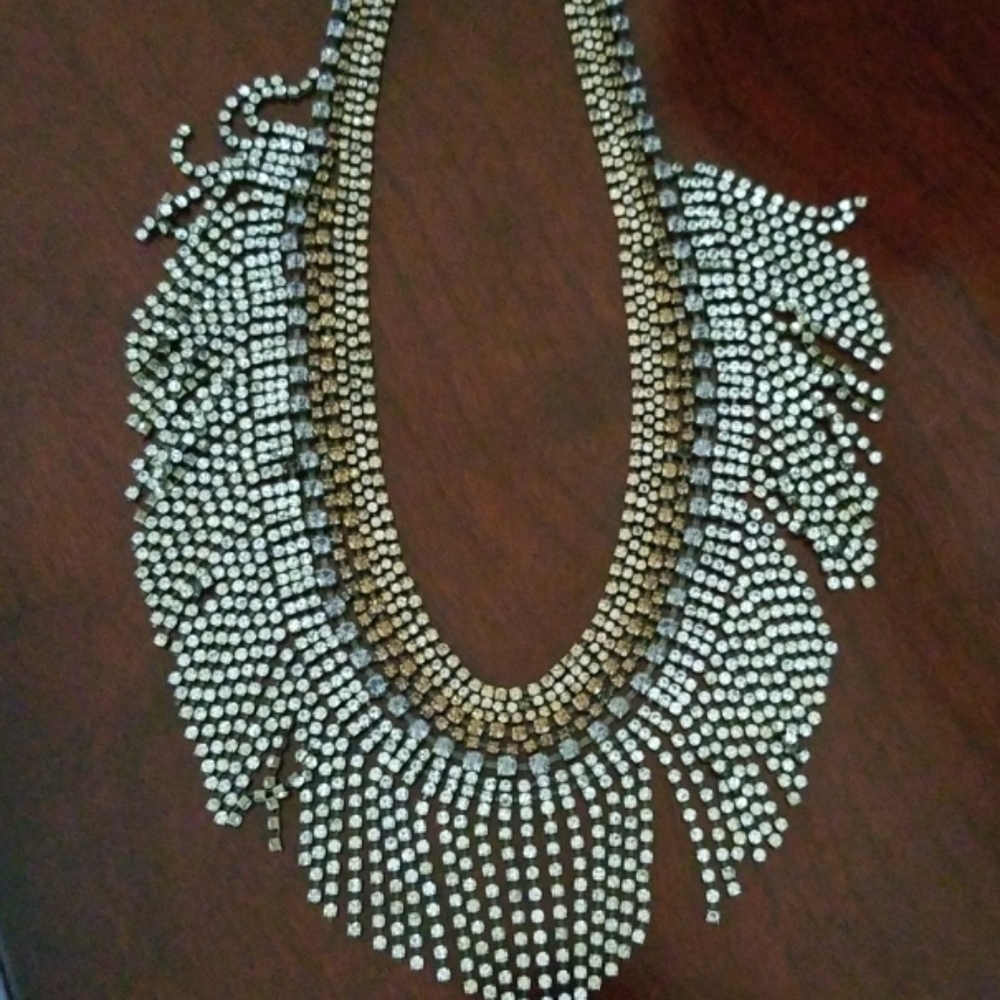 Stunning Banana Republic rhinestone necklace